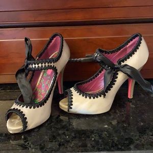 BETSEY JOHNSON HEEL PUMPS